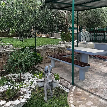 Apartament Awesome In With Wifi Duće